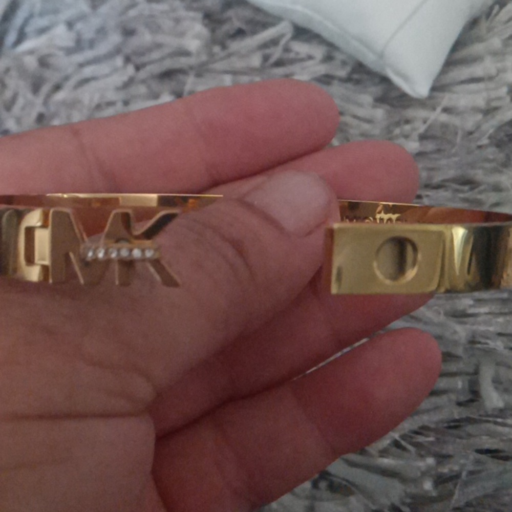 Michael kors mk gold tone stainless steel faux diamond accent lock bracelet. - Picture 5 of 6